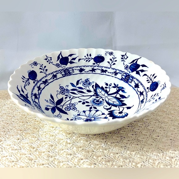 2 Vintage Johnson Brothers Stoke on Trent  1 Serving Bowl & 1 Oval Serving plate - Picture 2 of 4